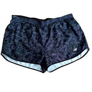 09) New Balance Women's Black Large Shorts